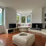 Lakeside Serenity בית נופש *