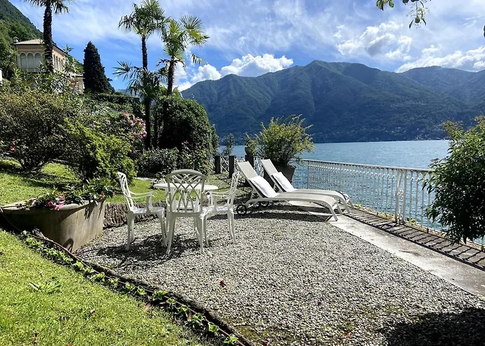 Nyaraló Lakeside Serenity